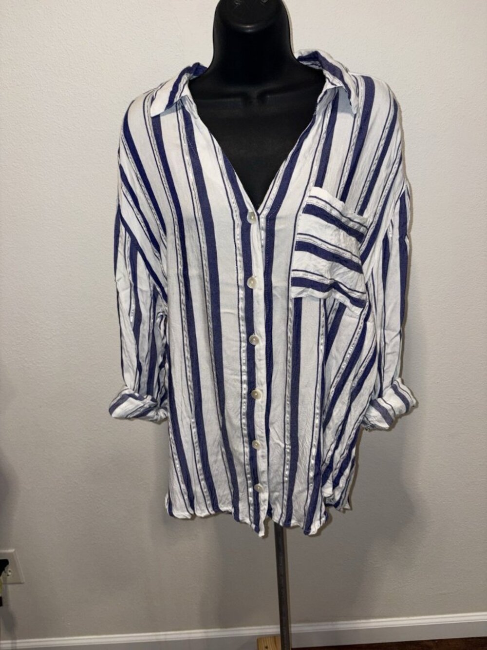 C Z Collection Womens Size XL Blouse Long Sleeves Roll Tab White Blue Silver